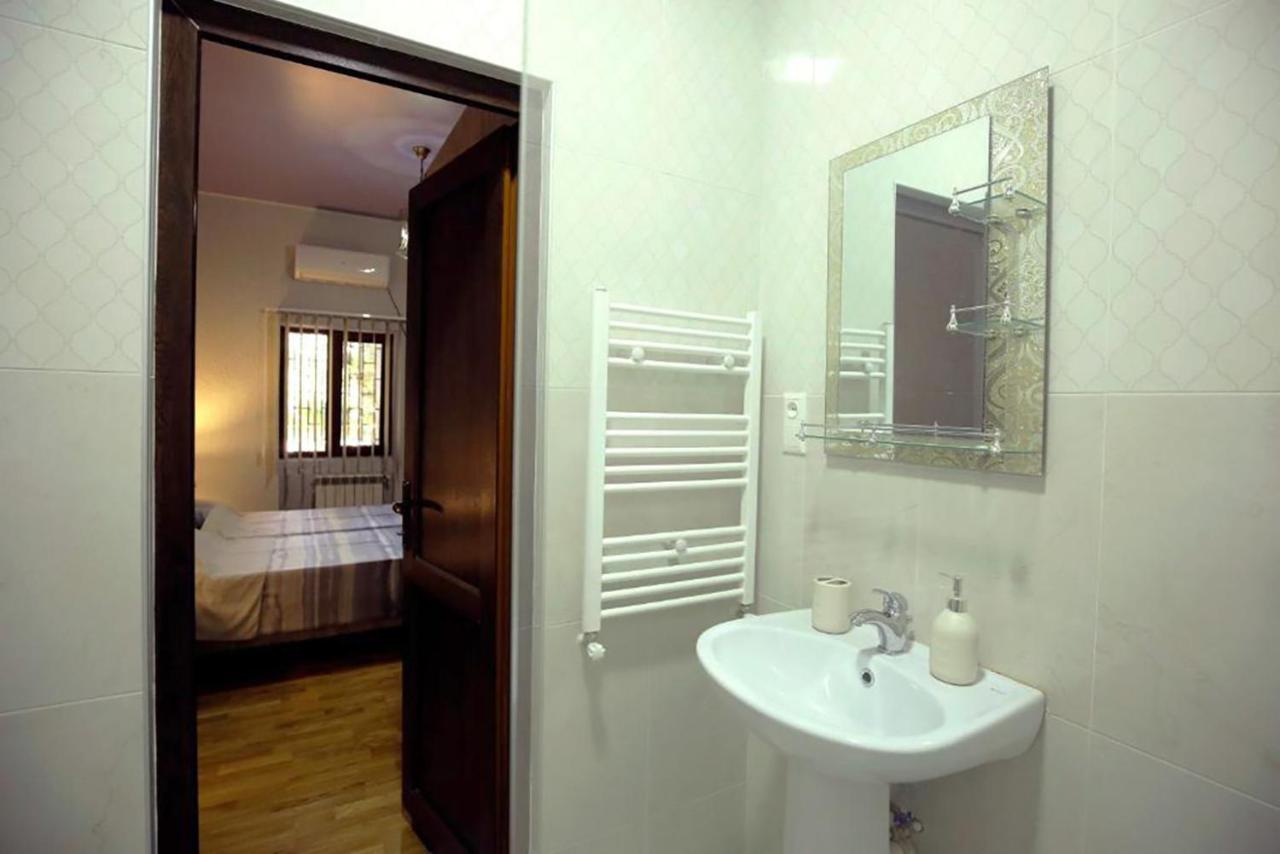 Nickos Hotel Kutaiszi Kültér fotó